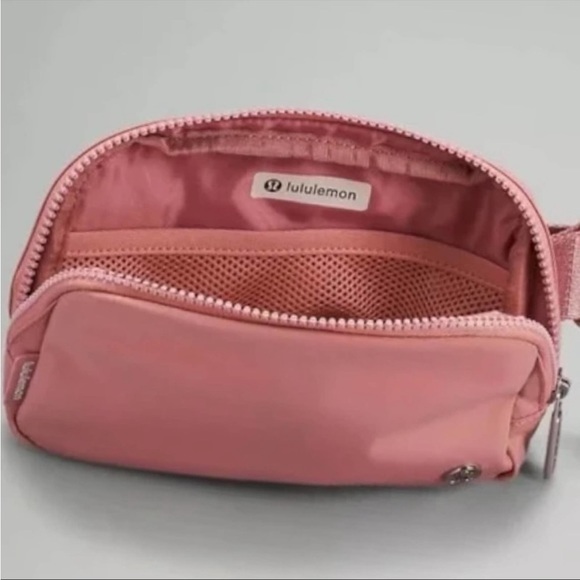 💕NWT Lululemon Everywhere Belt Bag 1L - Light Pink Pastel Fanny Pack Crossbody - Picture 4 of 8
